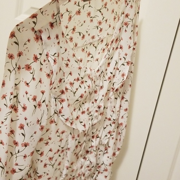 Floral blouse - Picture 2 of 4